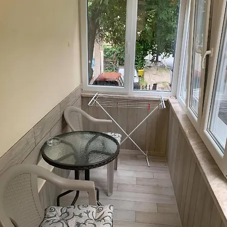 De Luxe Burgas, Center