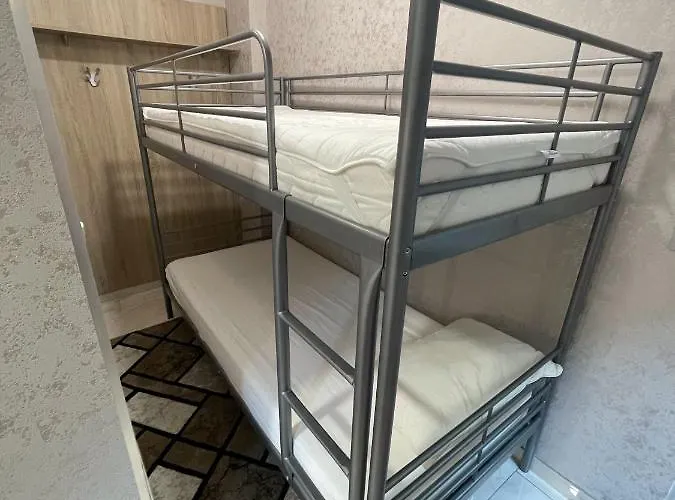 De Luxe Burgas, Center *